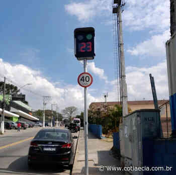 Avenida em Cotia ganha lombadas eletrônicas que limitam velocidade em 30 e 40 km/h - Cotia e Cia