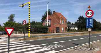 Extra verkeersborden op middenberm moeten snelheidsbeperking zichtbaarder maken - Het Laatste Nieuws