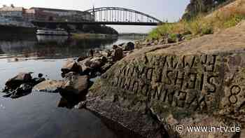 "Wenn du mich siehst, weine" - Niedrigwasser legt Botschaften auf Hungersteinen in Flüssen frei - n-tv NACHRICHTEN