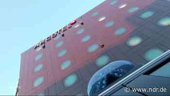 Hamburger Polizei ermittelt nach tödlicher Drogen-Party - NDR.de