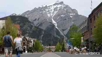 Banff sets transit records as visitors leave cars at home or in the town's parking lots