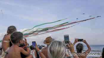 Manovre mozzafiato nel cielo di Grado: le Frecce incantano 15 mila appassionati - Il Piccolo
