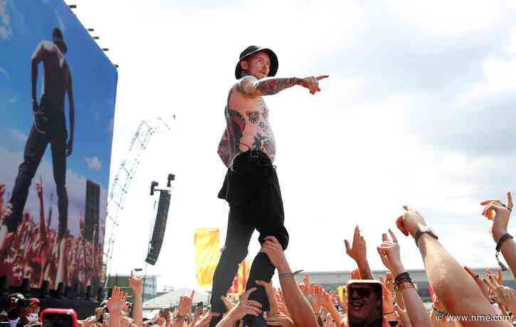 Frank Carter & The Rattlesnakes kick off Reading 2022 with female-only mosh pit