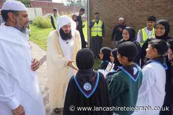 Inspirational Islamic scholar Mufti Menk welcomed to Blackburn mosque