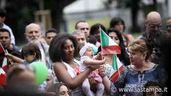 Stranieri in fuga da Torino: meno 7 per cento dal 2013/ La mappa: i quartieri dove vivono i migranti - La Stampa