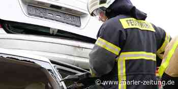 Marl: Feuerwehr-Azubis befreien bei Übung Unfallopfer aus verkeiltem Auto - Marler Zeitung