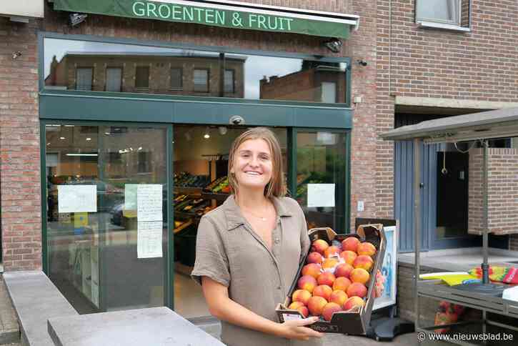 Lynn zet familietraditie verder en opent eigen fruitwinkeltje: “Ik ben  in een appelsienenkist geboren”