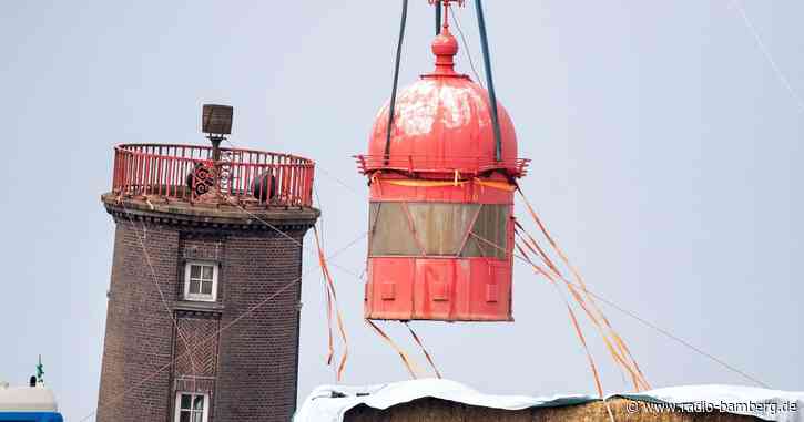 Kuppel des schiefen Moleturms erfolgreich abgehoben