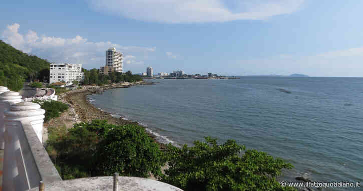 Scatta l’allarme per un cadavere in spiaggia ma è una bambola di gomma per fare sesso