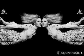 Flower Power! Foto e abiti che raccontano un’epoca vi aspettano a Prato per tornare negli anni '60 - Tiscali