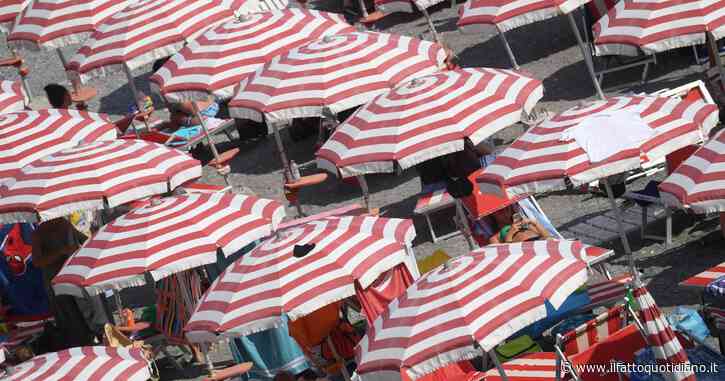 Spiagge libere occupate, forse perché i litorali sono in mano a concessionari privati?