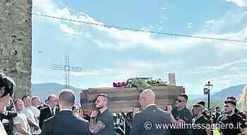 Vespe e folla commossa per l'ultimo saluto a Marco Di Vozzo - ilmessaggero.it