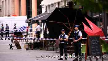 Anschlag oder Unfall? Transporter rast in Restaurant-Tische