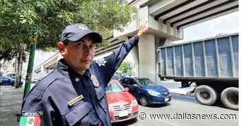 Un policía en Monterrey se viste de héroe y evita un suicidio - The Dallas Morning News