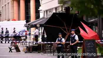 Anschlag oder Unfall? Transporter rast in Restaurant-Tische