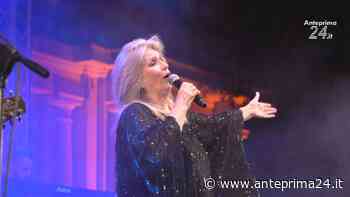 Città Spettacolo, Iva Zanicchi fa cantare piazza Roma: “Benevento pubblico meraviglioso" (VIDEO) - anteprima24.it