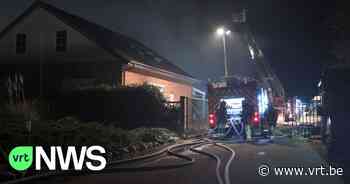 Loods met mobilhomes brandt uit in Herentals: ramen en deuren gesloten houden - Vlaamse Radio- en Televisieomroeporganisatie