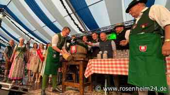 „O´zapft is“ mit zwei Schlägen – Mühldorfer Traditionsvolksfest startet bei Sonnenschein