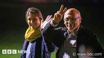 London Marathon: Former Iran detainee Anoosheh Ashoori to run race - BBC