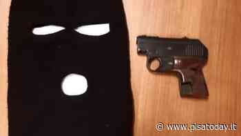 "Devo difendermi da sette tunisini": fermato 37enne con pistola alla cintura e passamontagna - PisaToday