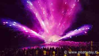Fuochi d'artificio sul lungomare di Marina di Pisa - PisaToday