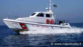 La barca affonda, paura al largo di Capri per una giovane coppia: l'intervento della guardia costiera - NapoliToday