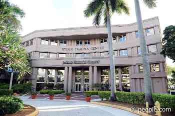 Police Officer Blocks Pregnant Woman Who Fears She May Miscarry from Emergency Room in Viral Video - PEOPLE