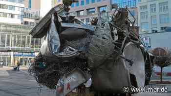 Jena: Metall-Plastiken von Frank Stella werden restauriert - MDR