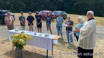 Wort-Gottes-Feier in Ulmen: Krautwische wurden gesegnet - Rhein-Zeitung