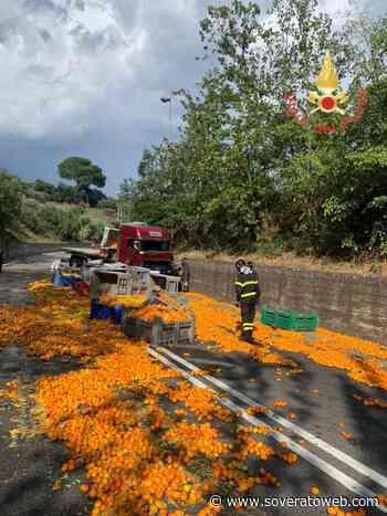 Scontro tra 3 veicoli sulla Ss107, feriti: grave un 19enne - Soverato Web