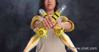 The Yellow Power Ranger's Power Daggers Are Now a $132 Collectible     - CNET