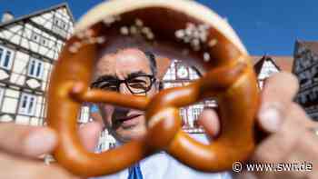 Cem Özdemir in Bad Urach: Brezel soll UNESCO Kulturerbe werden - SWR Aktuell