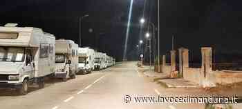 Fila di camper sulla litoranea, partono i controlli dei vigili urbani - La Voce di Manduria