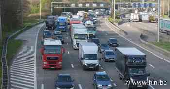 Ongeval op Antwerpse Ring ter hoogte van Berchem richting Gent: middenrijstrook versperd - Het Laatste Nieuws