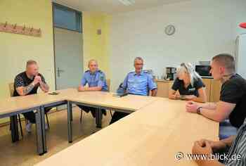 Treffen zwischen der Verkehrspolizei und dem Tuningclub "FordSchritt Society" | blick.de - Chemnitz - Blick.de
