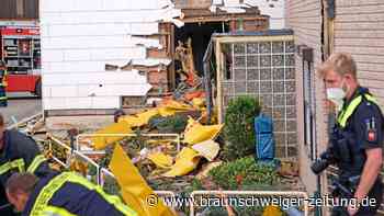 Kreis Hildesheim: Motorsegler stürzt in Häuser – Pilot stirbt