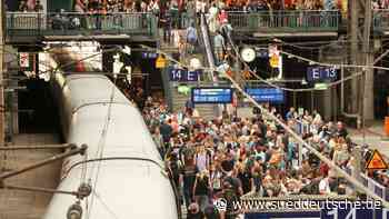 Verkehr - Bahnbeschäftigte froh über Ende des 9-Euro-Tickets - Wirtschaft - Süddeutsche Zeitung - SZ.de