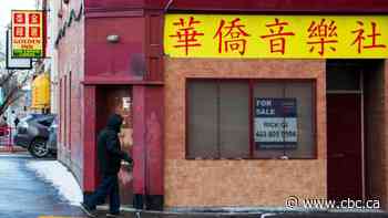 Chinese Canadian seniors left behind as many Chinese-language newspapers stop printing