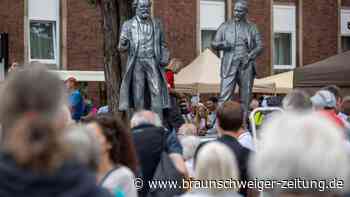 Vor der MLPD-Zentrale steht nun auch eine Marx-Statue