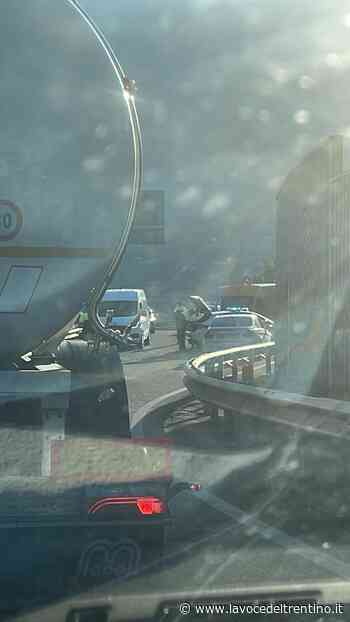 Scontro auto-moto ad Arco: ferito un motociclista 45 enne, traffico rallentato - la VOCE del TRENTINO