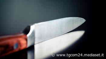 Catania, l'ex amante torna dalla moglie e lei li accoltella: arrestata - TGCOM