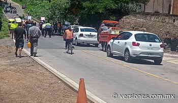 Bloquean carretera Coatepec-Las Trancas; se oponen al paso de camiones pesados - Versiones