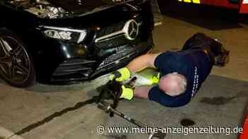 Miau aus dem Motorraum: Katze aus Auto gerettet