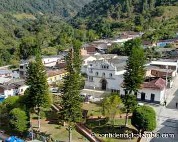 Derrumbe en Santa Barbara sepultó a toda una familia - Confidencial Colombia