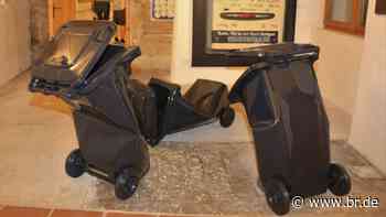 Gut gelaunte Mülltonnen: Künstler beleben die Burg Tittmoning - br.de