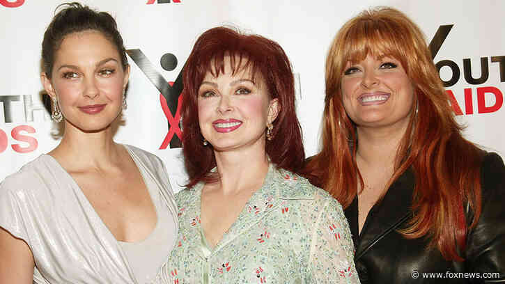 Naomi Judd's autopsy confirms country singer's cause of death as family releases statement