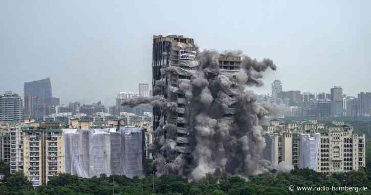 Zwei Hochhäuser in Indien gesprengt