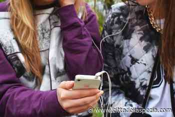 Scambiano foto erotiche e inizia il ricatto: già cento casi di “sextortion” - CittaDellaSpezia