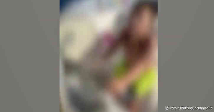 Bambino ‘costretto’ a guidare un motoscafo dal padre: “Non vedo niente”. “Continua, sei il più forte” – Video