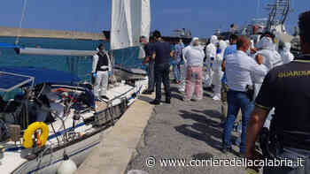 Sbarco di migranti a Crotone, arrestati tre scafisti - Corriere della Calabria